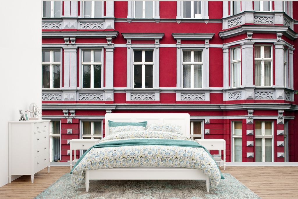 MuchoWow Fototapete für Wohnzimmer oder Schlafzimmer Wandtapete Vinyl Motivtapete Eine rote Fassade von Wohngebäuden in dem Viertel - 320x240 c...