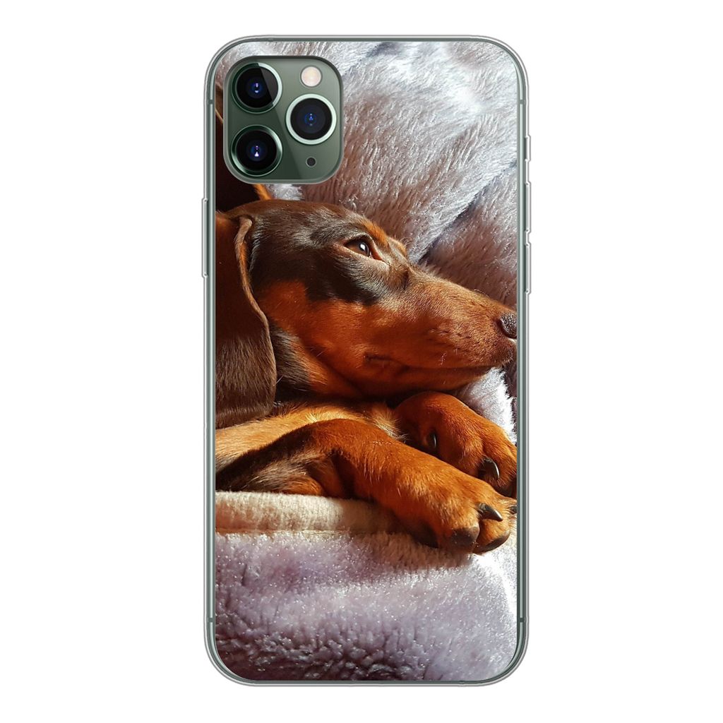 MuchoWow Handyhülle Schutzhülle Hülle für iPhone 11 Pro Max Niedlicher Dackel liegt unter der Bettdecke Silikon Softcase Handy Hülle - Schutz