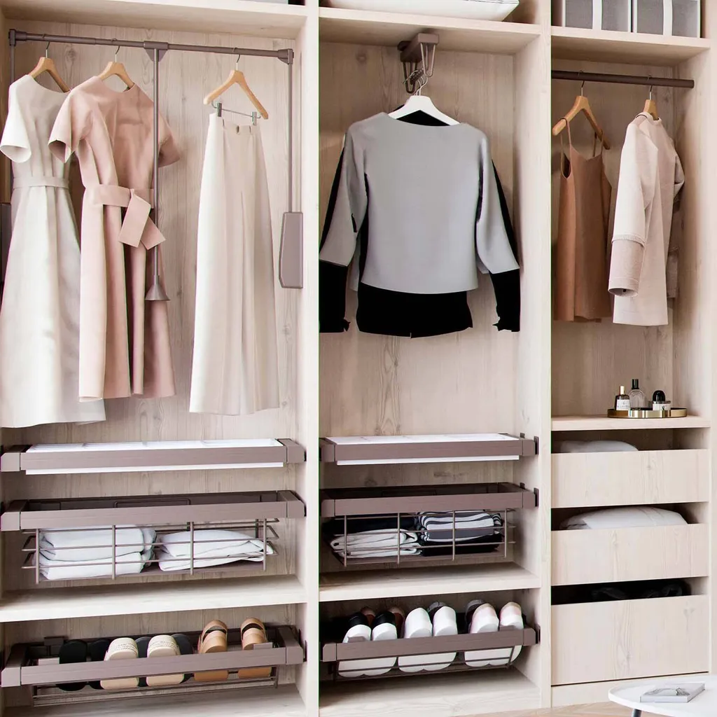 Penderie rabattable Hang pour optimiser le rangement haut du dressing