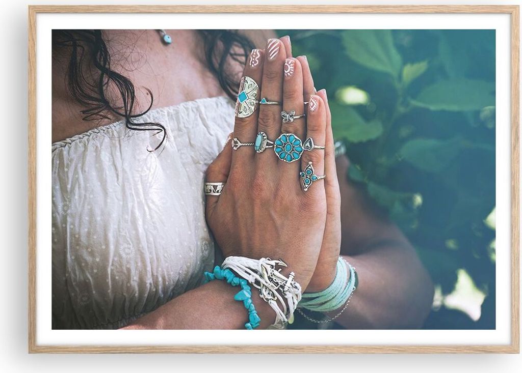 Gerahmtes Poster - Rahmen in heller Eiche - Hände Schmuck Boho - 100x70 cm - Wand Bild - Wanddeko - Wandbilder - Kunstposter - Wandposter - Bilder...