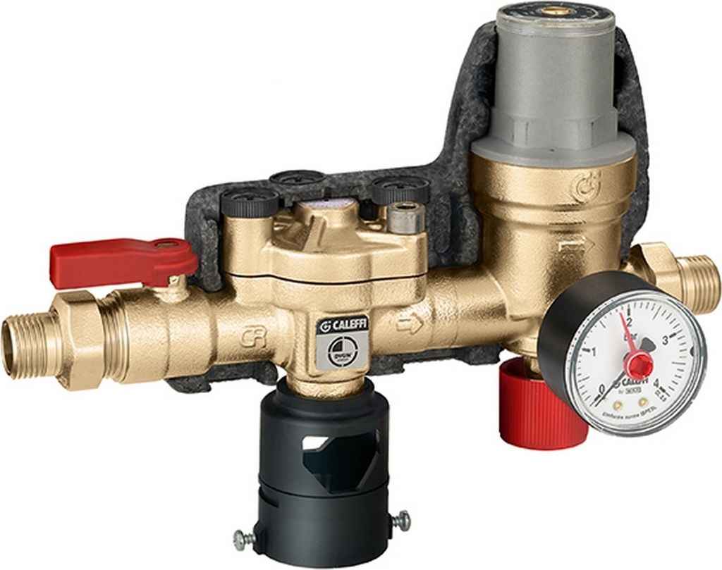 A cutaway view of a Caleffi 574 Kompakte automatische Füllarmatur mit Systemtrenner Typ BA 1/2" on a white background.