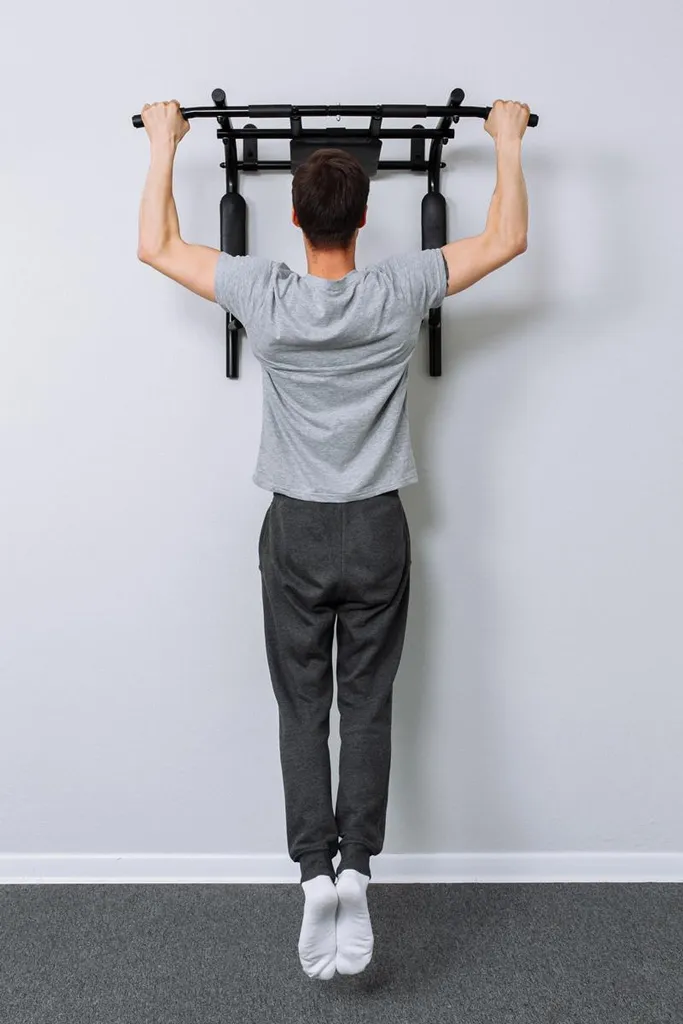 Barre de traction murale pour musculation complète du dos et des abdos