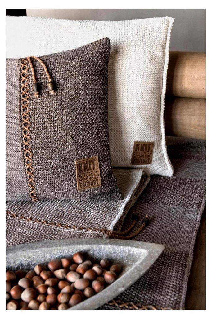 Uni Zierkissen - Quadratische Sofakissen - Beige - Gestricktes Dekokissen - Couchkissen - 50x50 cm - Kissenbezug mit Füllung