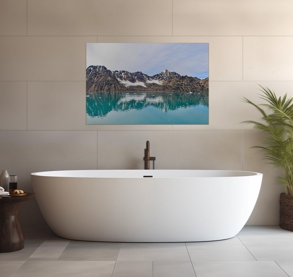 Wallario wasserfestes Poster selbstklebend 91,50 x 61 cm, Berge im arktischen Meer, Badezimmerposter Spritzschutz mit Hochglanzoberfläche in Glaso...
