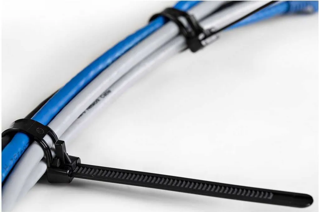 StarTech.com Fascette fermacavo riutilizzabili da 25 cm - 7 mm di larghezza, 65 mm di diametro del fascio e resistenza alla trazione 22 kg, fascette di nylon per interni/esterni, Omologati 94V-2/UL, 100 pezzi - nero - 4