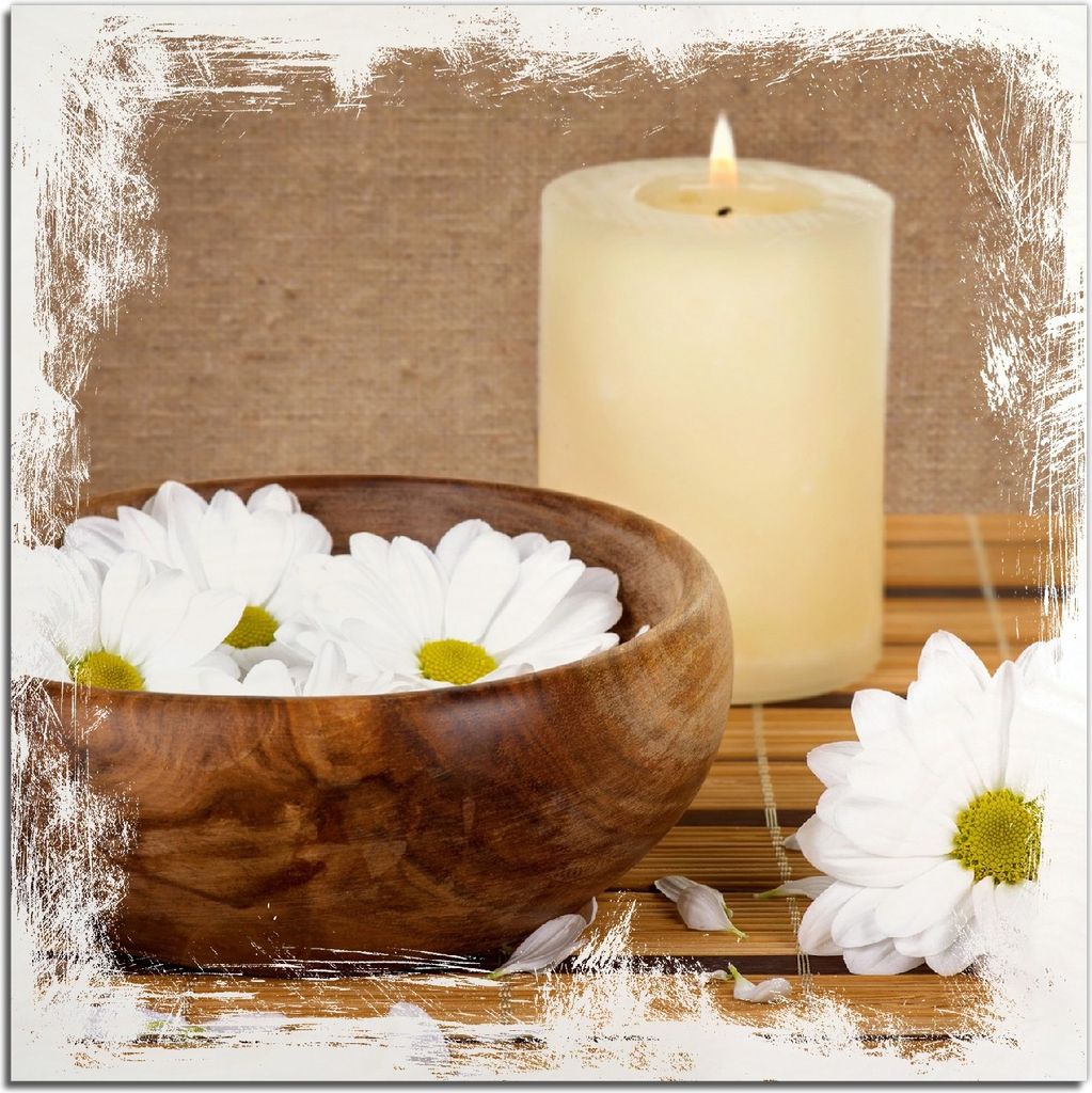 Kunstdrucke Wandbilder Holz in : Brillante Farben, Größe 50 x 50 cm Motiv Stillleben - Kerzen und Blumenblüten in Holzschale