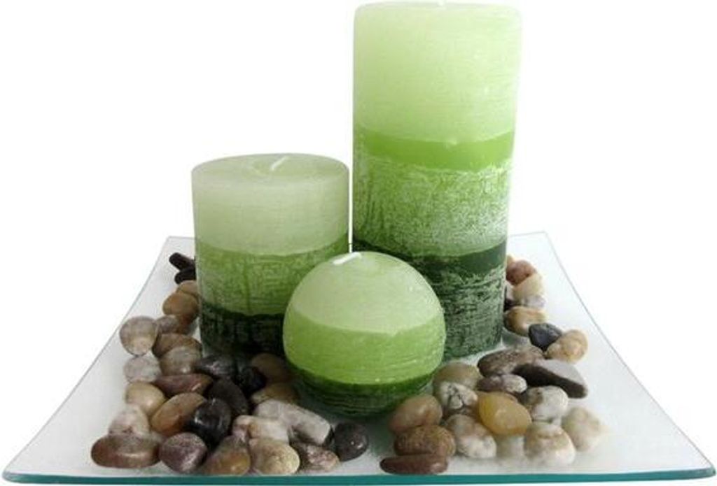 Geschenk-Set von 3 Kerzen mit Duft "grüner Tee" auf einem Glastablett mit Steinen