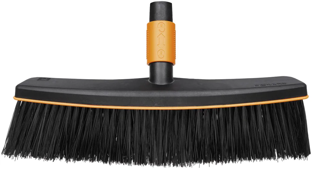OFFERTA Fiskars QuikFit 135533 - Scopa Professionale per Esterni