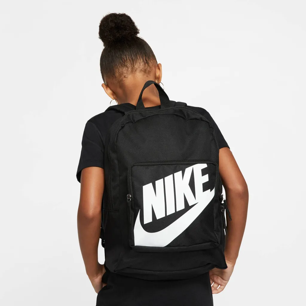 Zaino Nike Classic Junior BA5928010 | Recensione e Caratteristiche 16L - 16