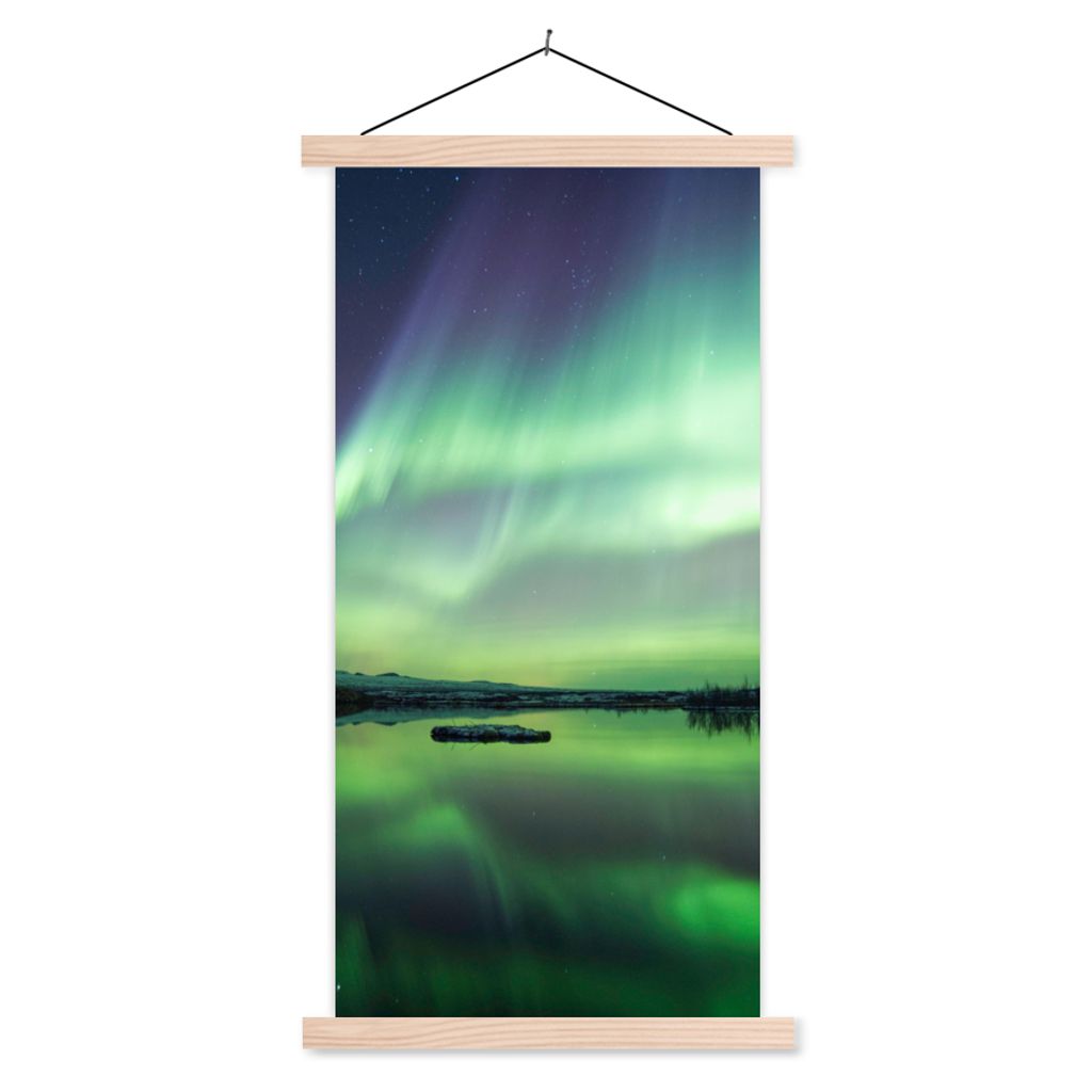 MuchoWow Textilposter Nordlicht - See - Island - Grün - Wald - Schnee 60x120 cm mit holzfarbenen Rahmen - Holz