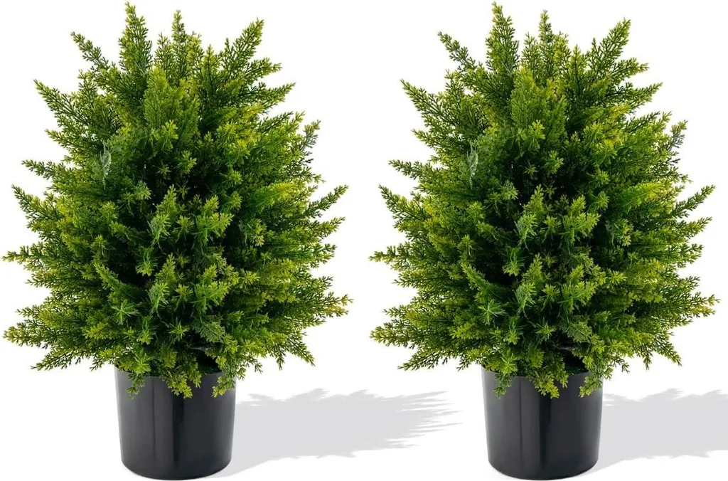 Cèdre Artificiel 55cm Anti-Décoloration : la Solution pour Balcon Ensoleillé