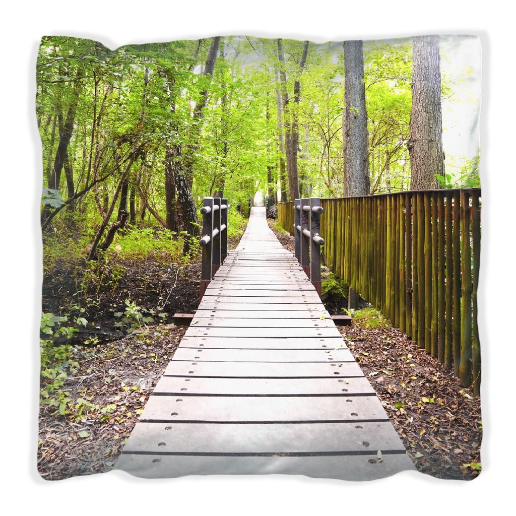 Wallario Premium Kissen, weiche Oberfläche, mit Motiv Spaziergang im Wald Holzweg über einen Fluss, Größe: 30 x 30 cm, mit weißer Rückseite