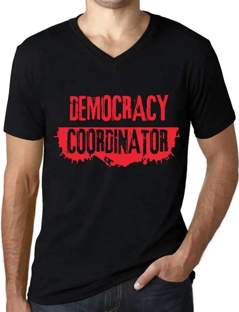 Herren Grafik T-Shirt V-Ausschnitt Koordinator für Demokratie – Democracy Coordinator – Öko-Verantwortlich Vintage Jahrgang Kurzarm Lustige D...