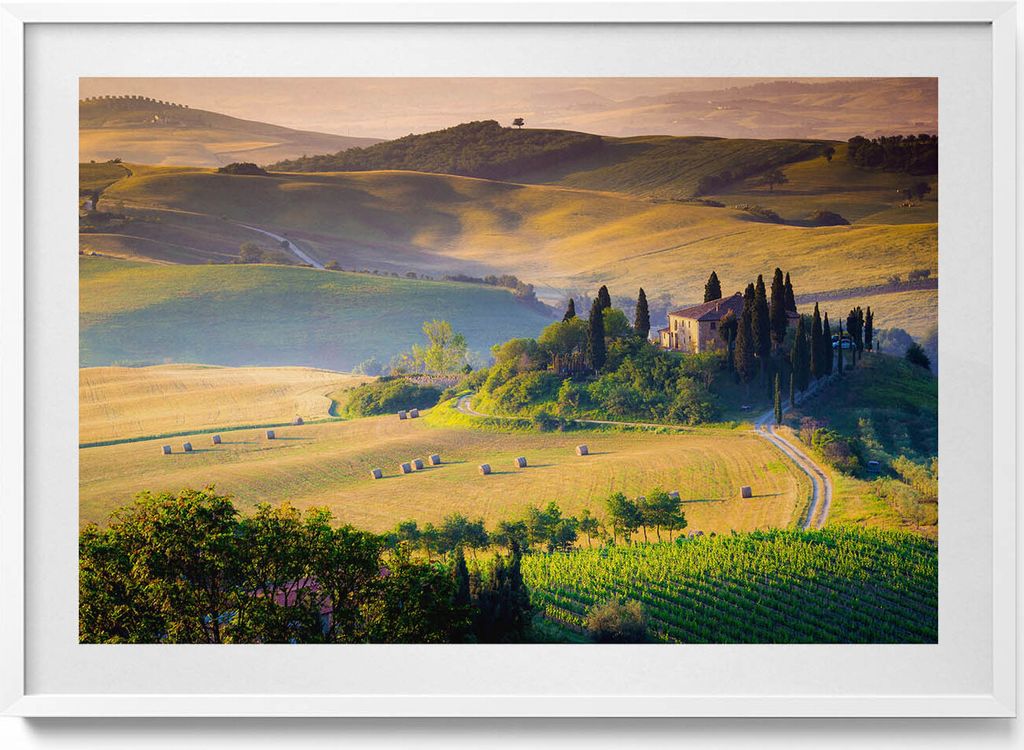 Eine vertraute Sommerlandschaft mit Feldern– Wandbild mit Rahmen – Gerahmtes Bild – Wanddekoration – 100x70 cm – Weiß Rahmen