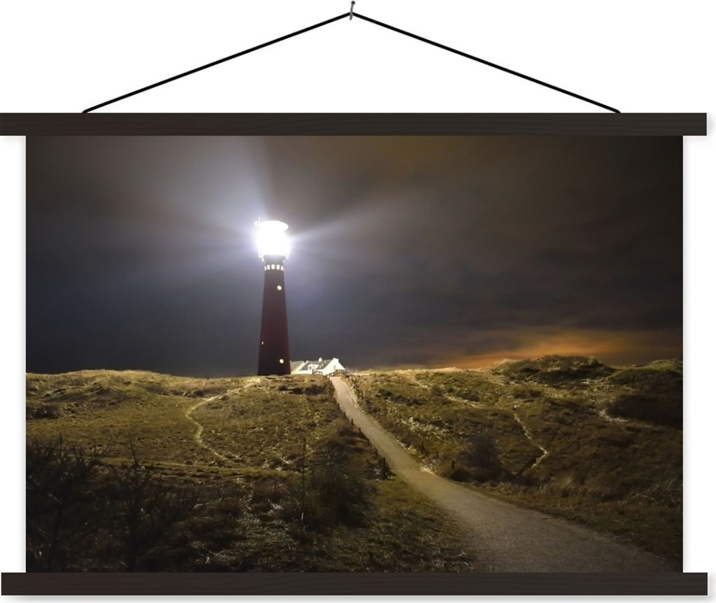 MuchoWow Textilposter Ein beleuchteter Leuchtturm auf der Insel Schiermonnikoog 90x60 cm mit schwarzem Rahmen - Aufhängungssatz