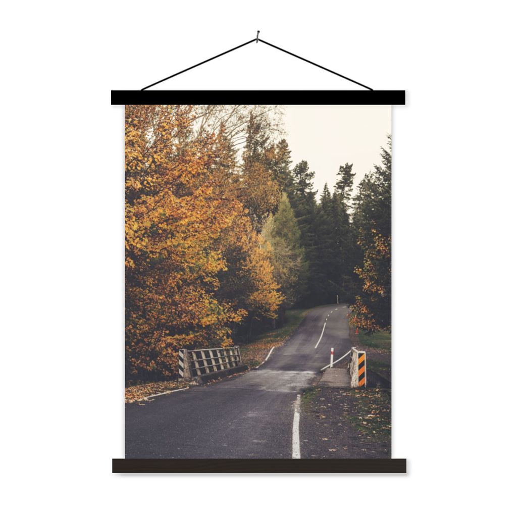 MuchoWow Textilposter Bäume - Straße - Herbst 60x80 cm mit schwarzem Rahmen - Plakathalter
