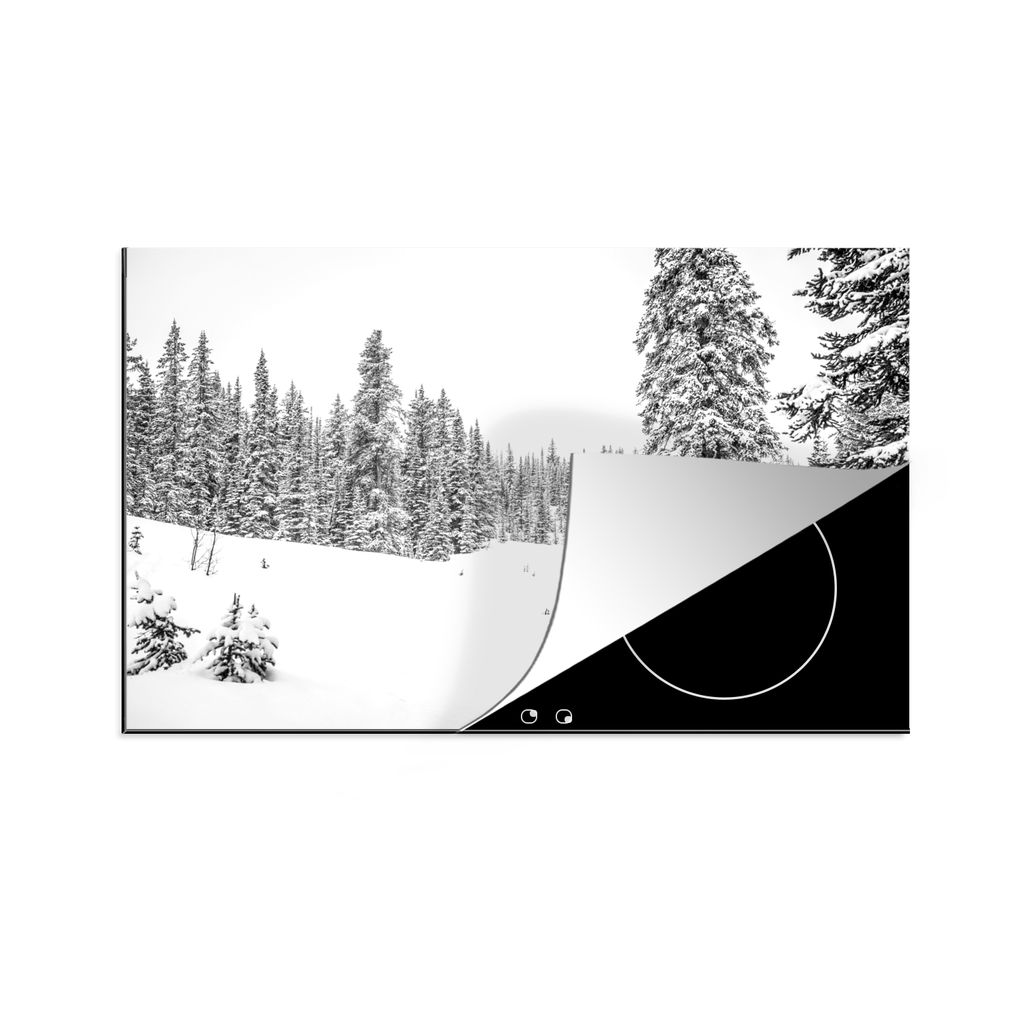 KitchenYeah Herdabdeckplatte Bäume wachsen auf einem verschneiten Wald - schwarz und weiß , 78x52cm, Küche Deko, Glaskeramikkochfeld Herdabdec...