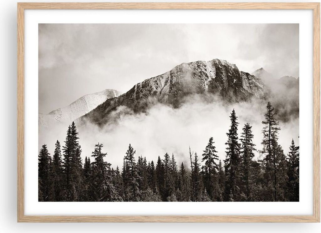 Gerahmtes Poster - Rahmen in heller Eiche - Nebel Berg Wald - 70x50 cm - Wand Bild - Wanddeko - Wandbilder - Kunstposter - Wandposter - Bilderrahme...