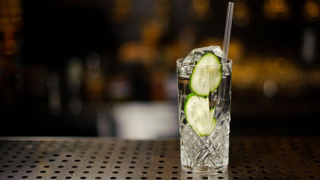 Jochen Schweizer Gin Tasting Düsseldorf (7 Premium Gins); Erlebnis verschenken oder selbst erleben; Gutschein gültig für 1 Person