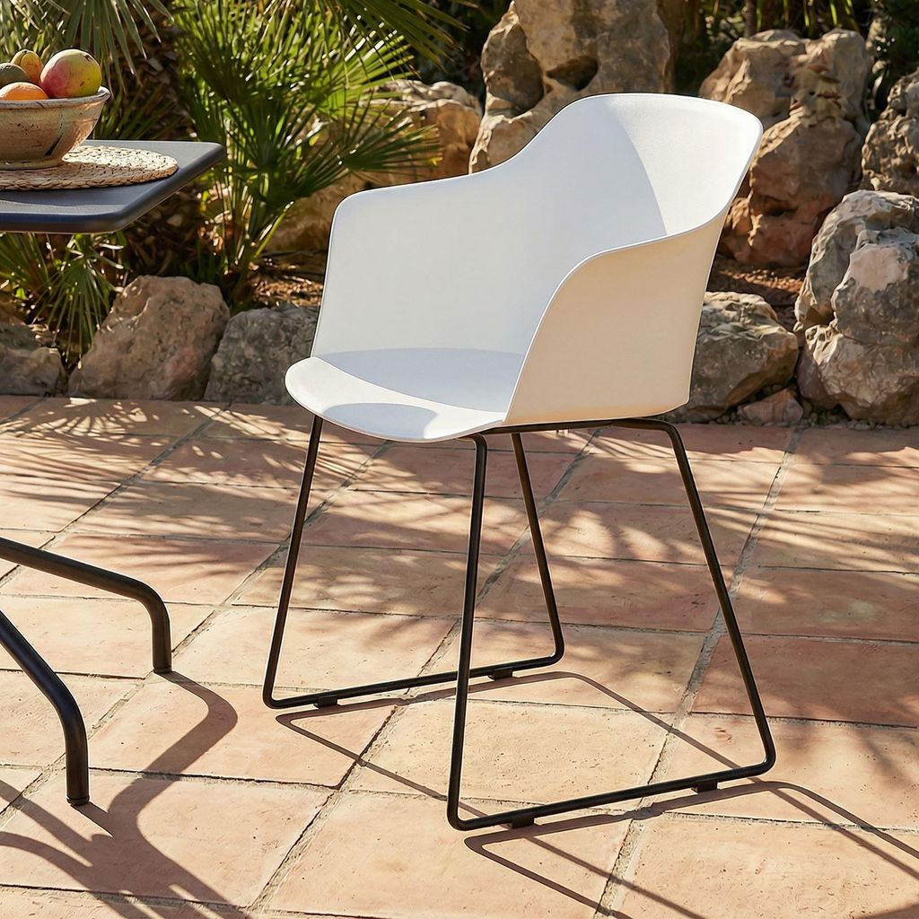 Gartenstuhl FORO im 4er Set, Weiß - Outdoor Schalenstuhl aus Polypropylen, Sitzschale UV-beständig und pflegeleicht, schlanke Metallbeine, modern...