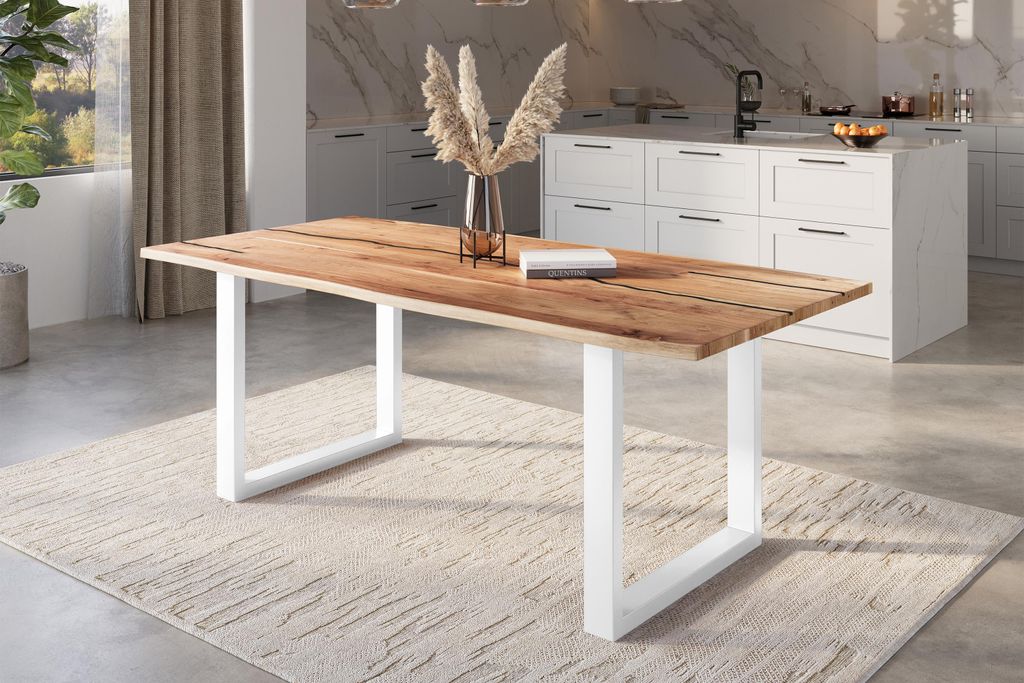 Baumkantentisch Akazie natur mit schwarzen Resin-Adern 220 x 100 cm U-Gestell weiß POLLY