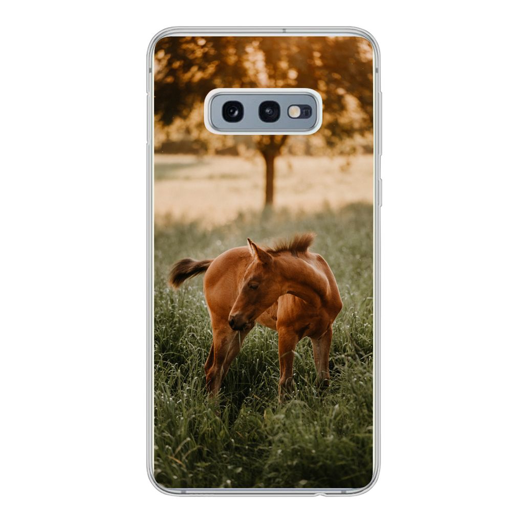 MuchoWow Handyhülle Schutzhülle Hülle für Samsung Galaxy S10e Pferd - Gras - Baum Silikon Softcase Handy Hülle - Handy