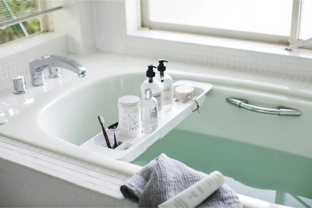 Tablette baignoire réglable anti-glisse blanche pour ranger vos soins