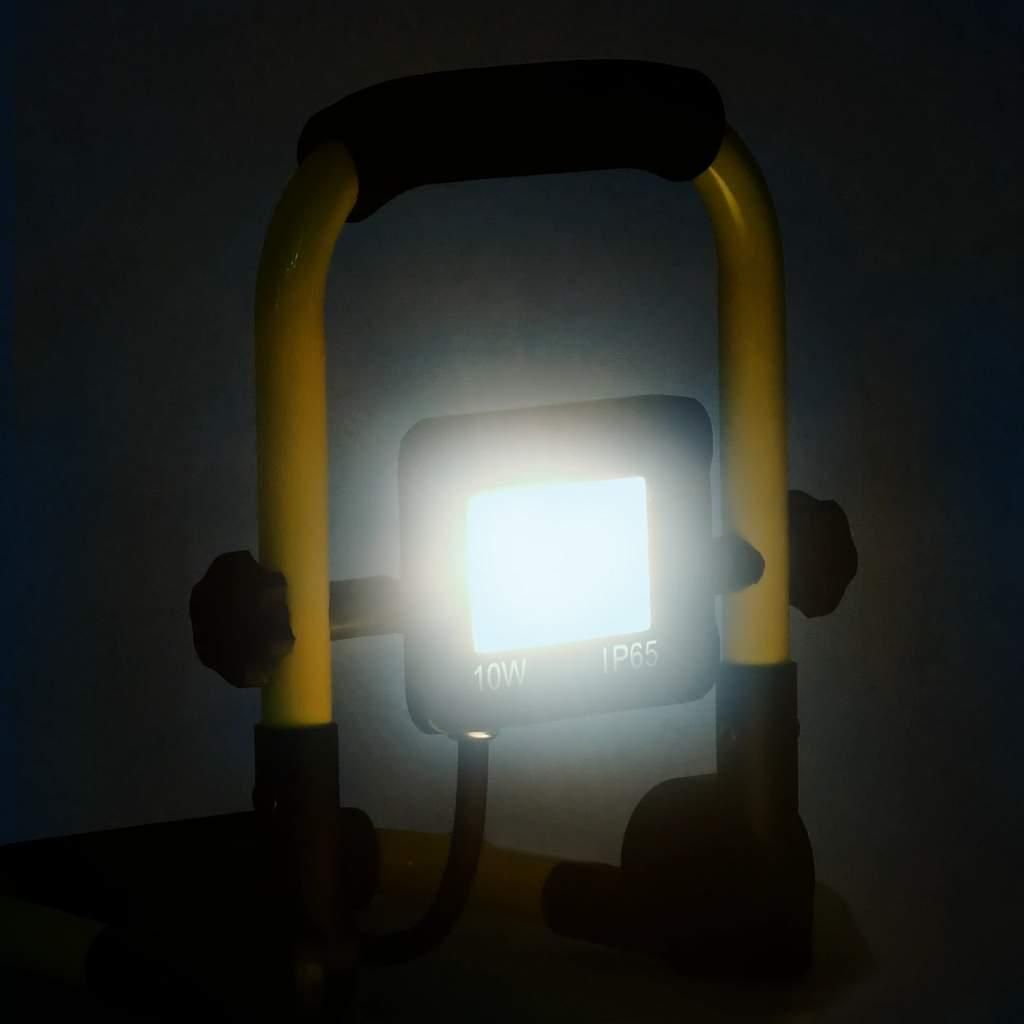 vidaXL LED-Fluter mit Handgriff 10 W Kaltweiß Produktbild 