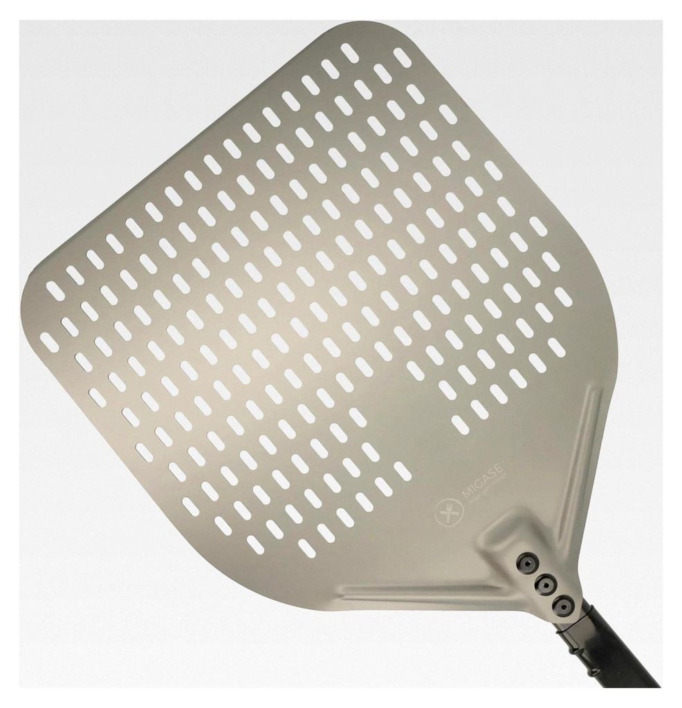 Perforierte Pizzaschaufel mit großer Auflagefläche 35x30cm