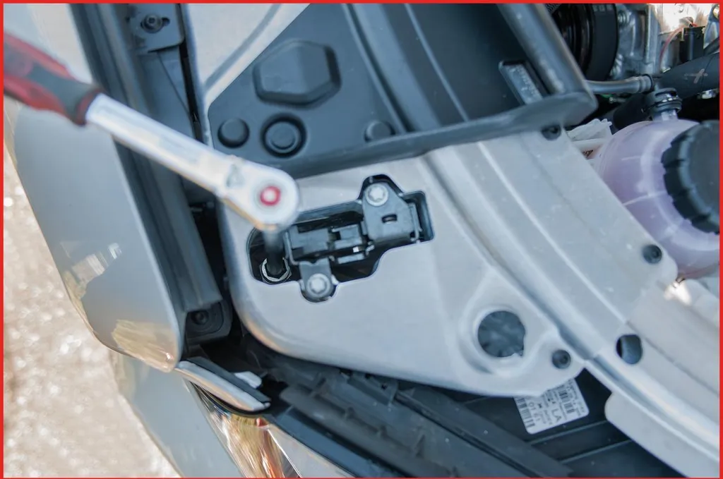 Acquista KS TOOLS 150.8110 - Attrezzo Regolazione Fari Mercedes W205