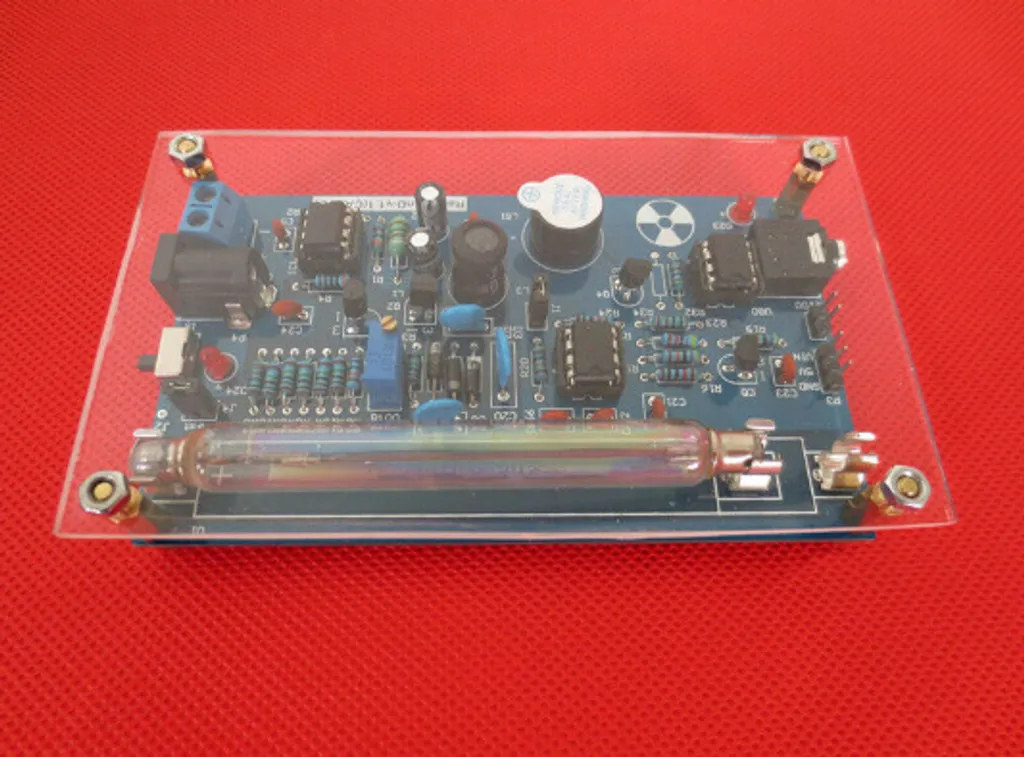 Détecteur Geiger DIY Assemblé : Évitez l'Exposition aux Radiations GM