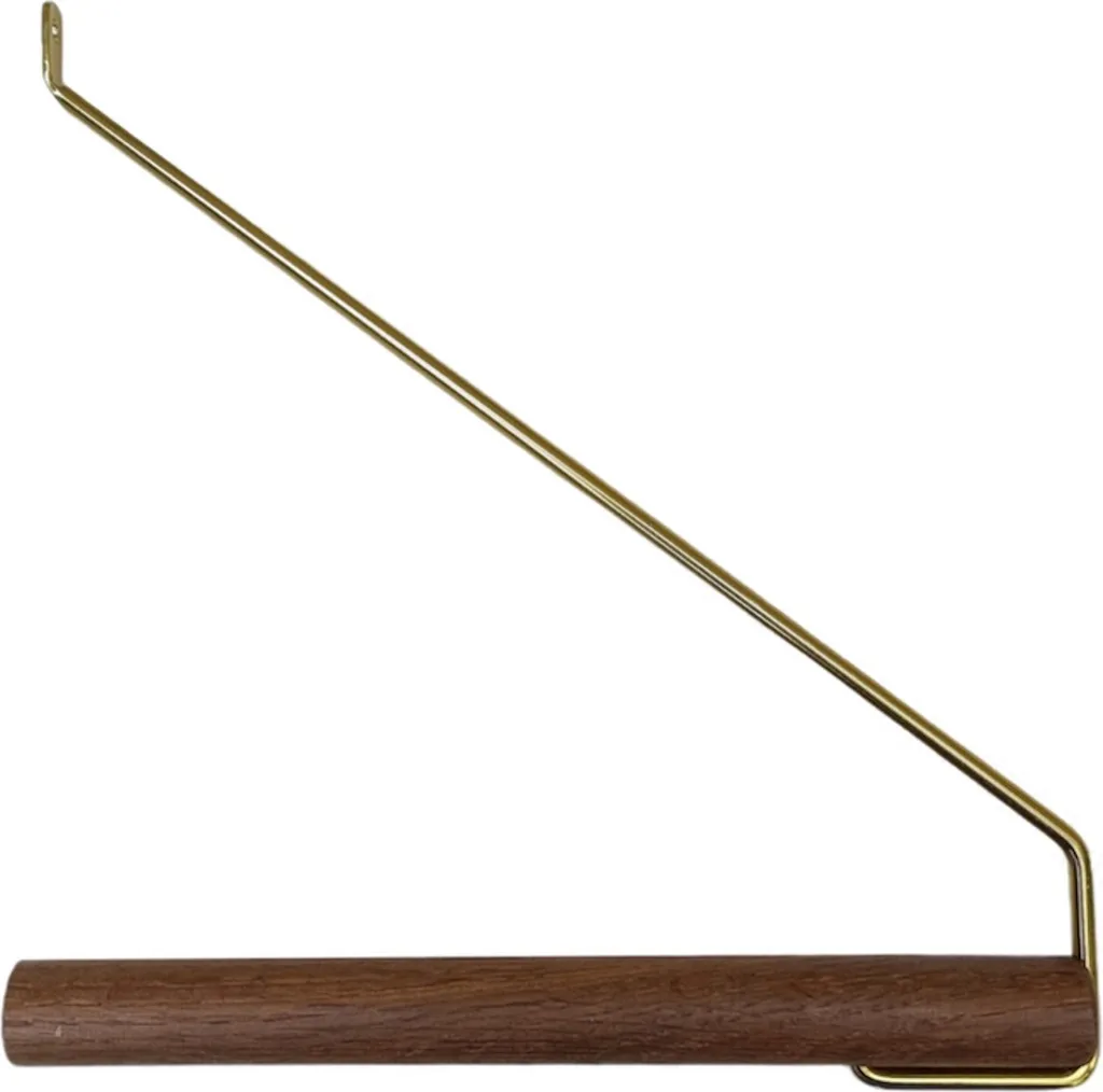 Portemanteau robuste en bois de chêne brun avec détails laiton dorés