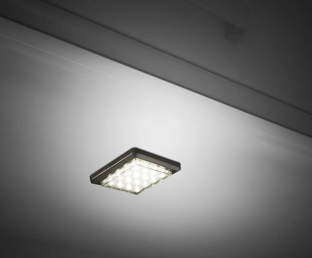 Éclairage LED Multicolore RGB pour Vitrine en Verre avec Télécommande - 8