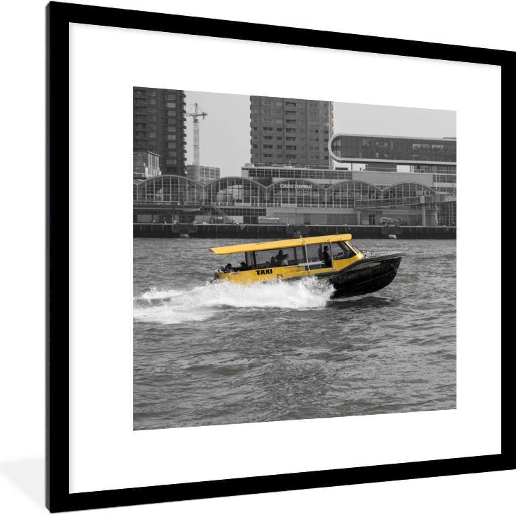 MuchoWow Gerahmtes Poster Schwarz-Weiß-Fotografie eines Bootes in der niederländischen Stadt Rotterdam 40x40 cm - Poster mit Schwarzem Bilderra...