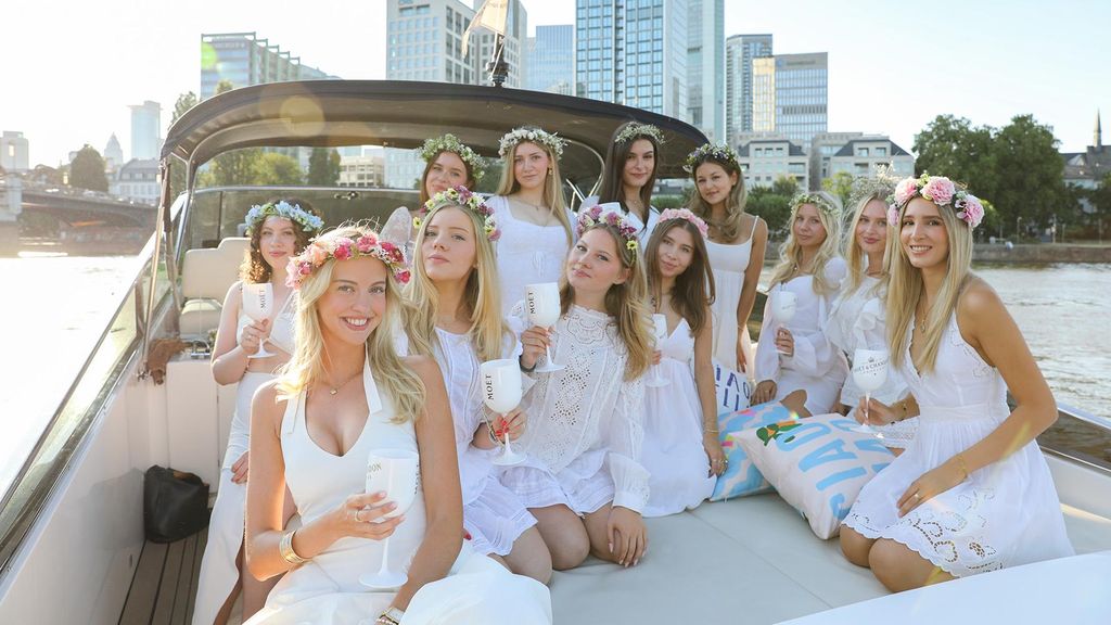 Jochen Schweizer Yachttour Frankfurt am Main für 12; Erlebnis verschenken oder selbst erleben; Gutschein gültig für 12 Personen Gruppengröße:...