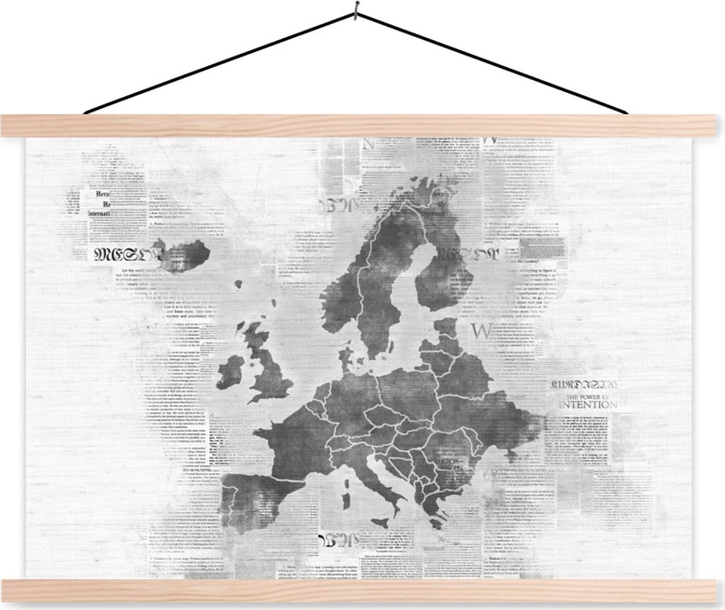 MuchoWow Textilposter Eurocard auf Zeitungspapier - schwarz und weiß 120x80 cm mit holzfarbenen Rahmen - Aufhängeset