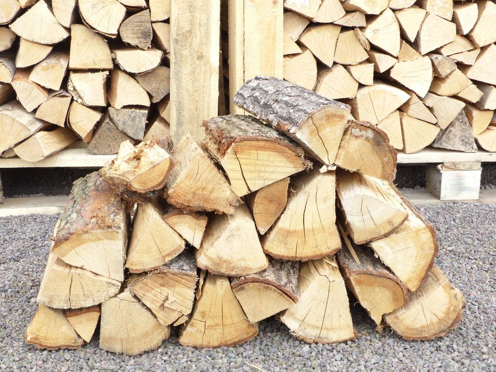 30 kg  Feuerholz Kaminholz Brennholz Eiche trocken Produktbild 
