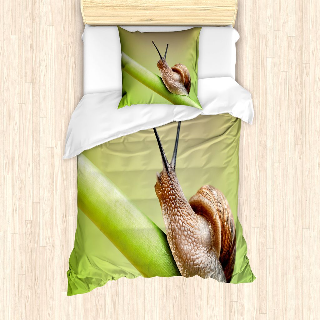 ABAKUHAUS Schnecke Bettbezug Set für Einzelbetten, Garten-Tier auf Glasfuß Pflanze, Milbensicher Allergiker geeignet mit Kissenbezug, 135 cm x 20...