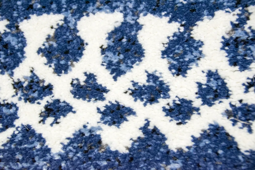 Tapis de salon moderne bleu crème 80x150 cm au design géométrique chic