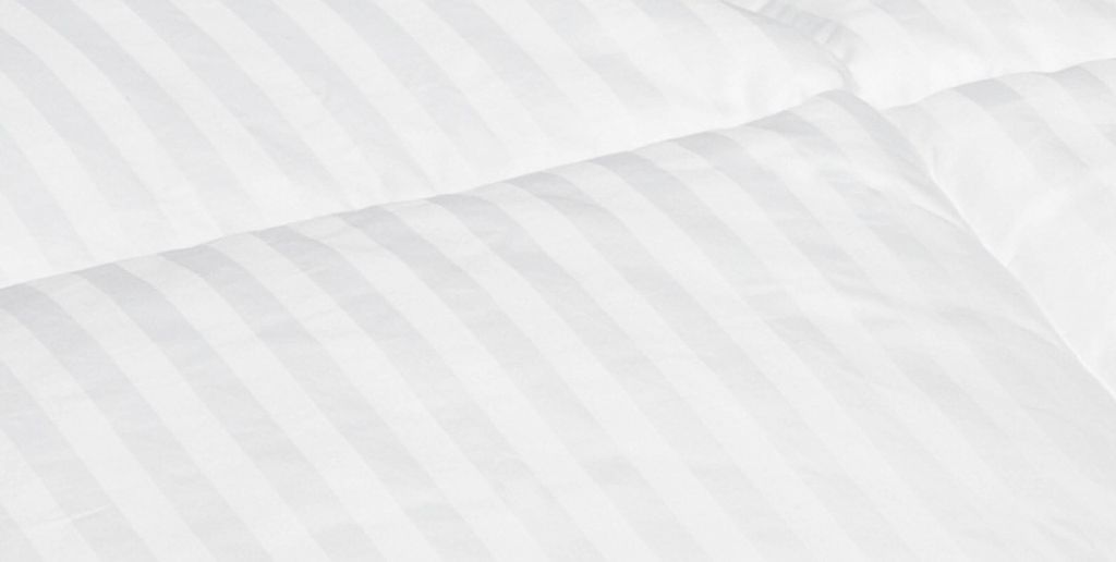 Bettdecke Queens - warme Steppdecke – 4-Jahreszeiten - Microfaser - 155x220 cm