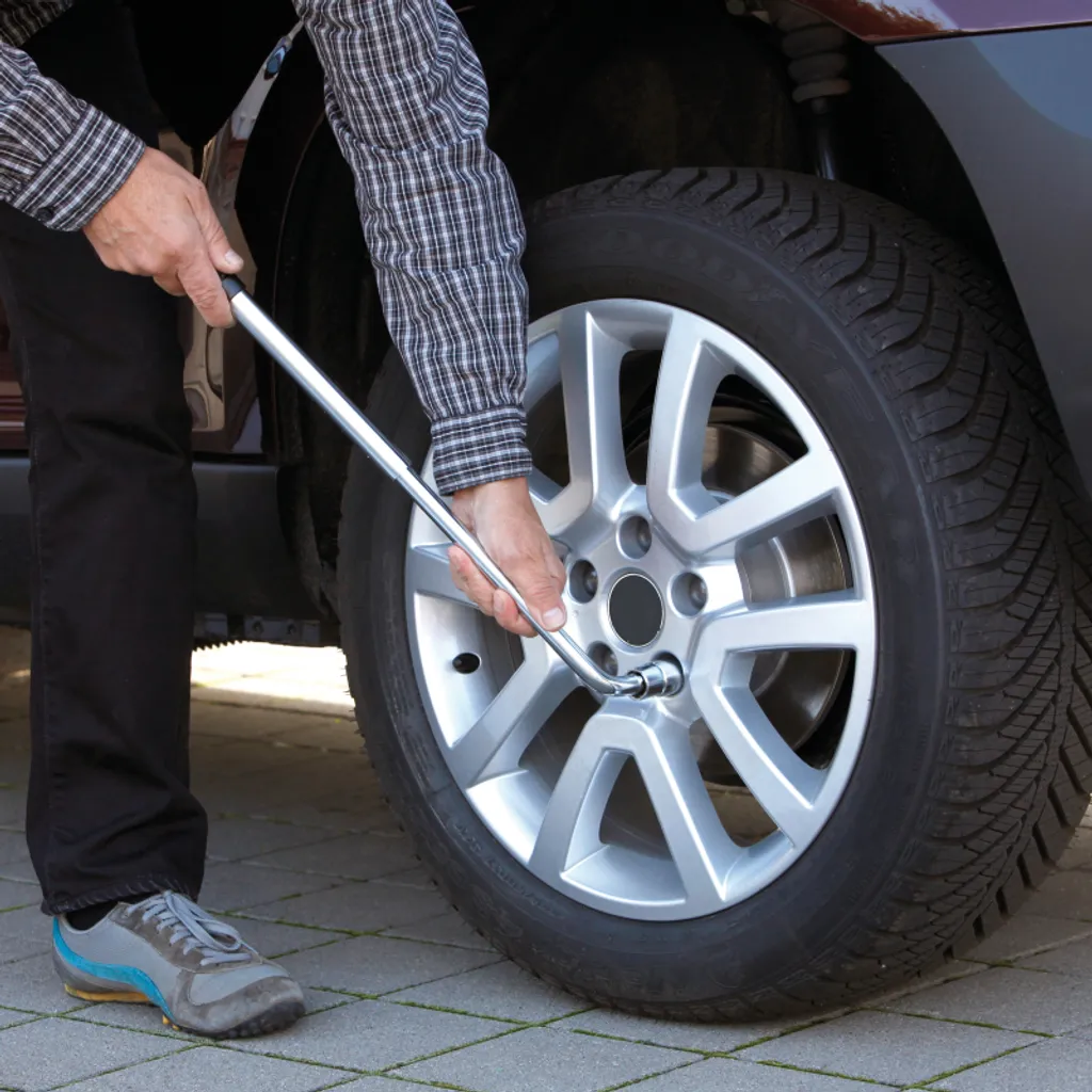 Clé pour écrous de roue Goodyear 75521 pour débloquer les boulons fixés