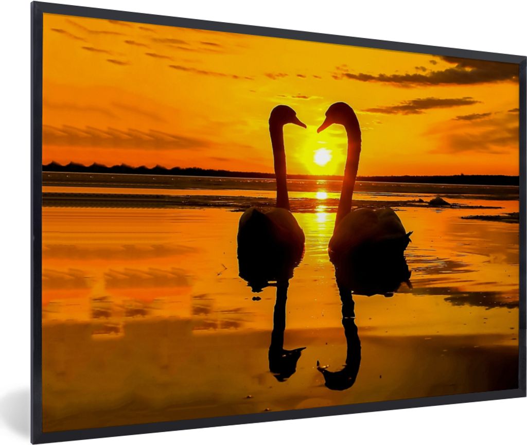 MuchoWow Gerahmtes Poster Schwäne - Sonnenuntergang - Vogel - Orange - Wasser 60x40 cm - Poster mit Schwarzem Bilderrahmen Wandposter Rahmen Fot...