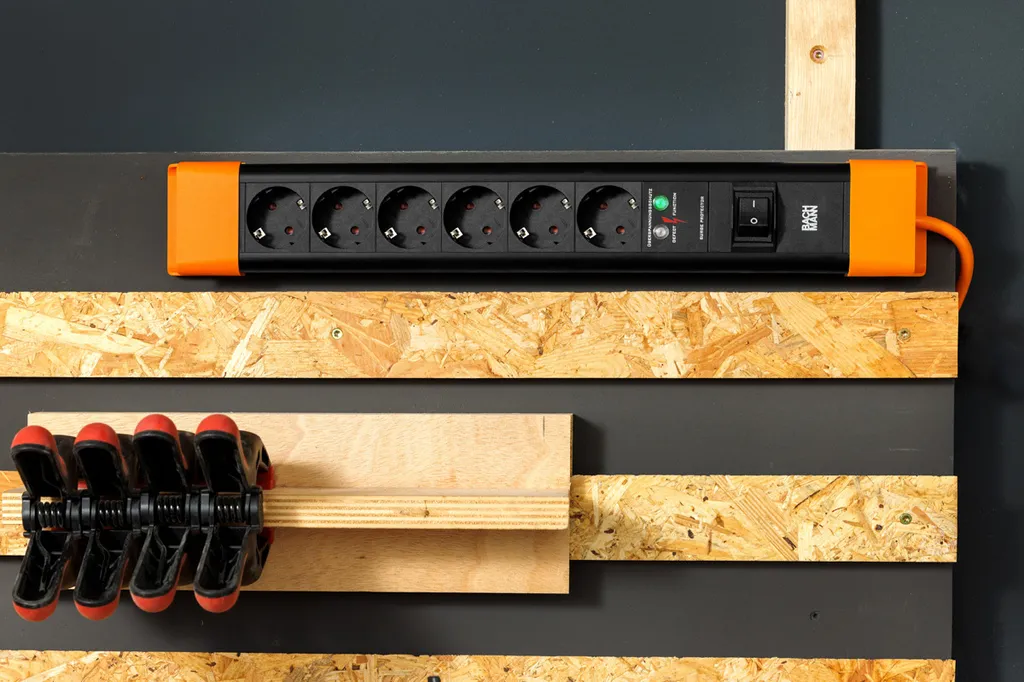 Bachmann Connectus 9 Posti: Multipresa Professionale 2m con Interruttore - 2