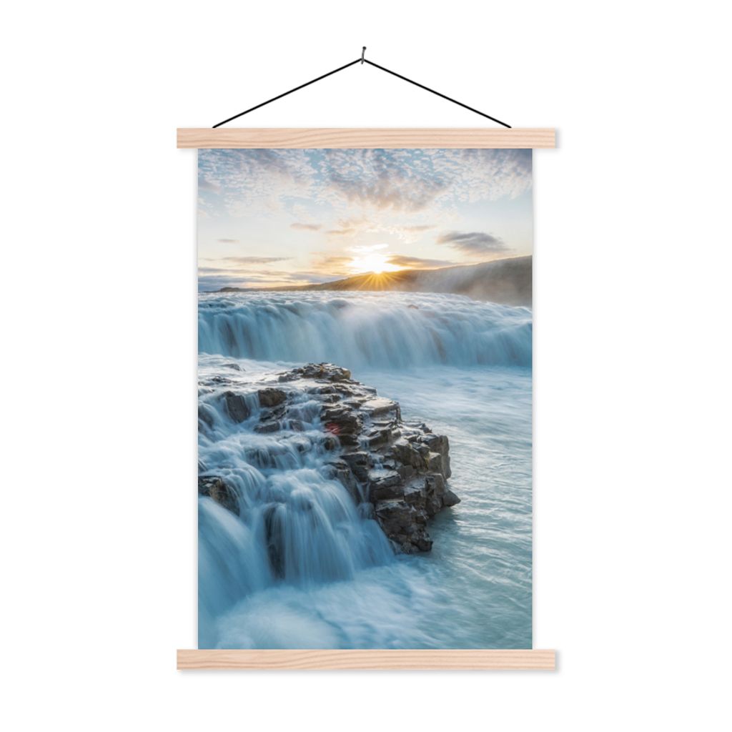 MuchoWow Textilposter Wasserfall - Wasser - Steine - Sonne - Natur 120x180 cm mit holzfarbenen Rahmen - Textil-Plakat