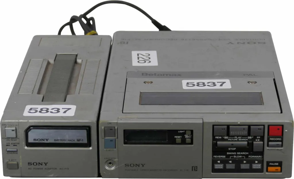 Magnétoscope Betamax Portable Sony SL-F1E Pack Complet avec Accessoires