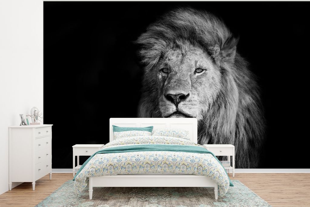 MuchoWow Fototapete für Wohnzimmer oder Schlafzimmer Wandtapete Vinyl Motivtapete Wildlife - Löwe - Schwarz - Weiß - 295x220 cm - Wand Tapete