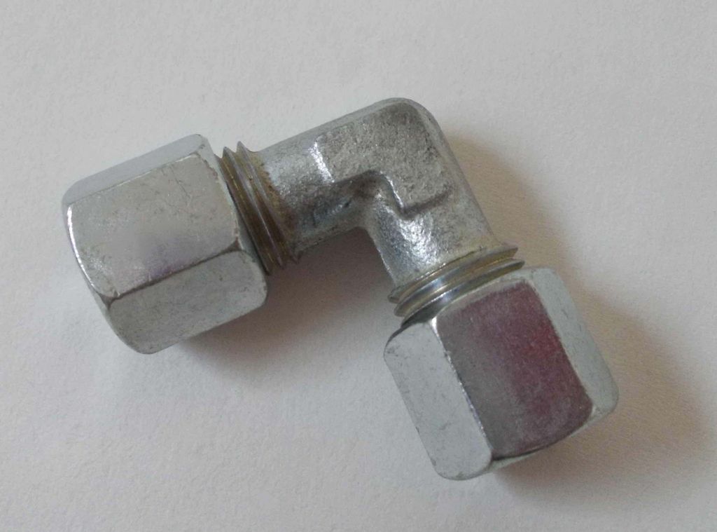 Winkel-Verschraubung W-8 zur Verschraubung von Kupferrohren 8mm