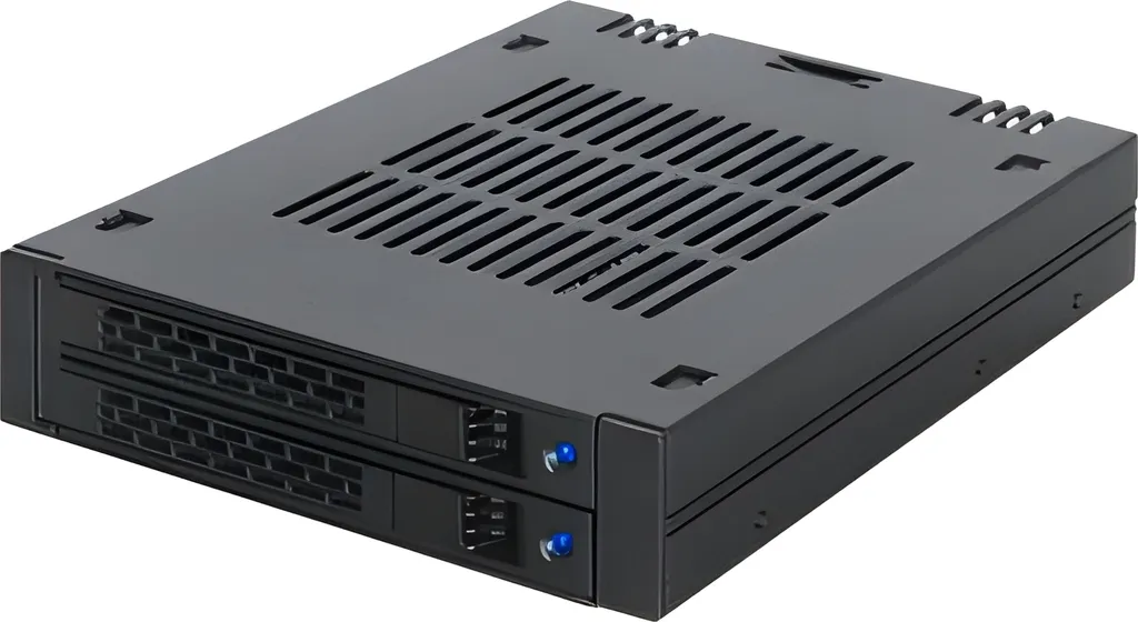 Recensione Icy Dock MB742SP-B: Backplane SSD 2.5 per Slot 3.5