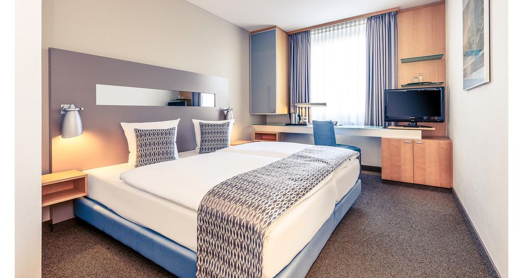 Jochen Schweizer Städtetrip Düsseldorf für 2 (2 Nächte); Erlebnis verschenken oder selbst erleben; Gutschein gültig für 2 Personen