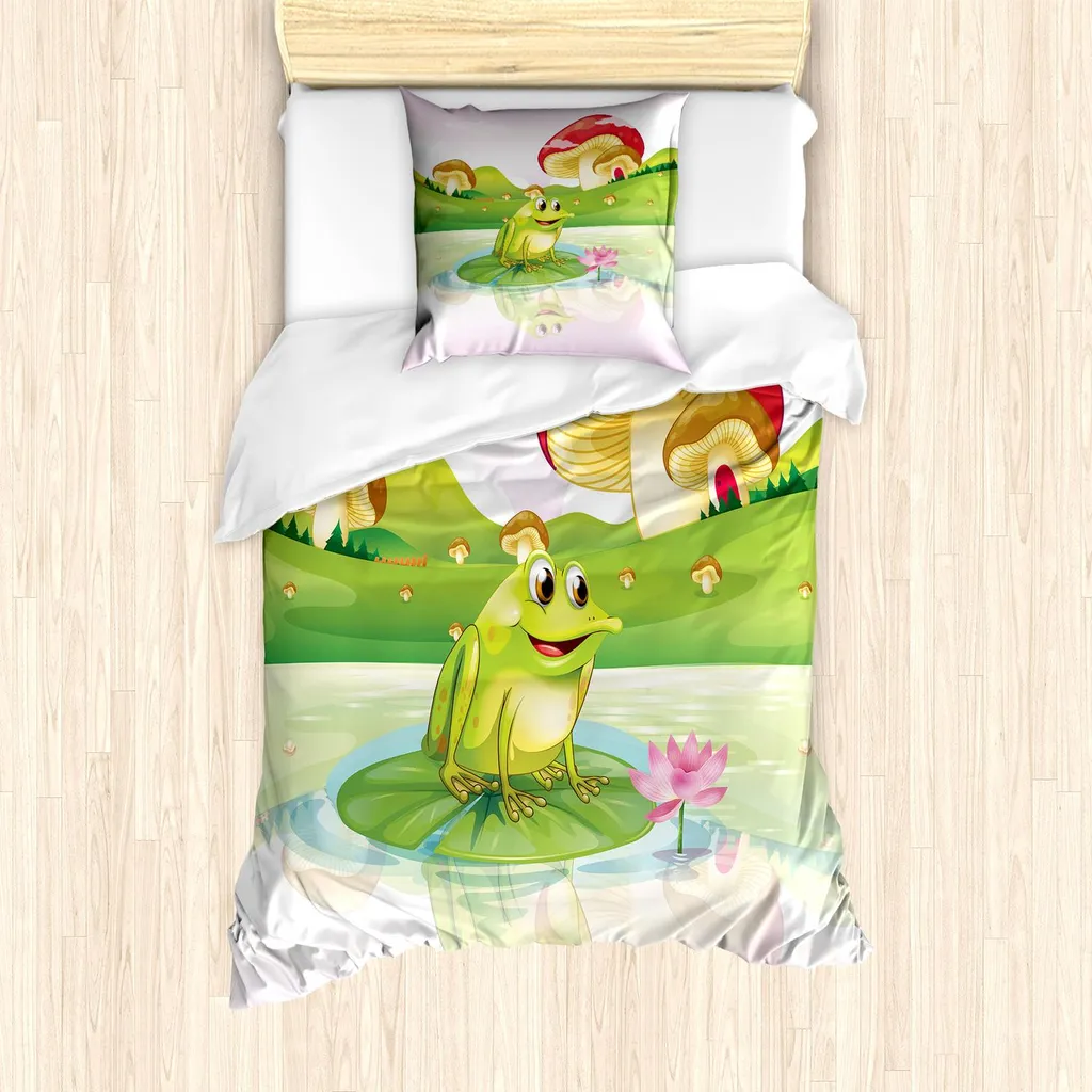 Set copripiumino ABAKUHAUS, illustrazione di una simpatica rana su una ninfea con funghi su sfondo di lago naturale, 135 x 200 cm + 80 x 80 cm, multicolore